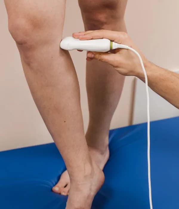 Консультация флеболога и сосудистого хирурга в Avenia Clinic, Алматы