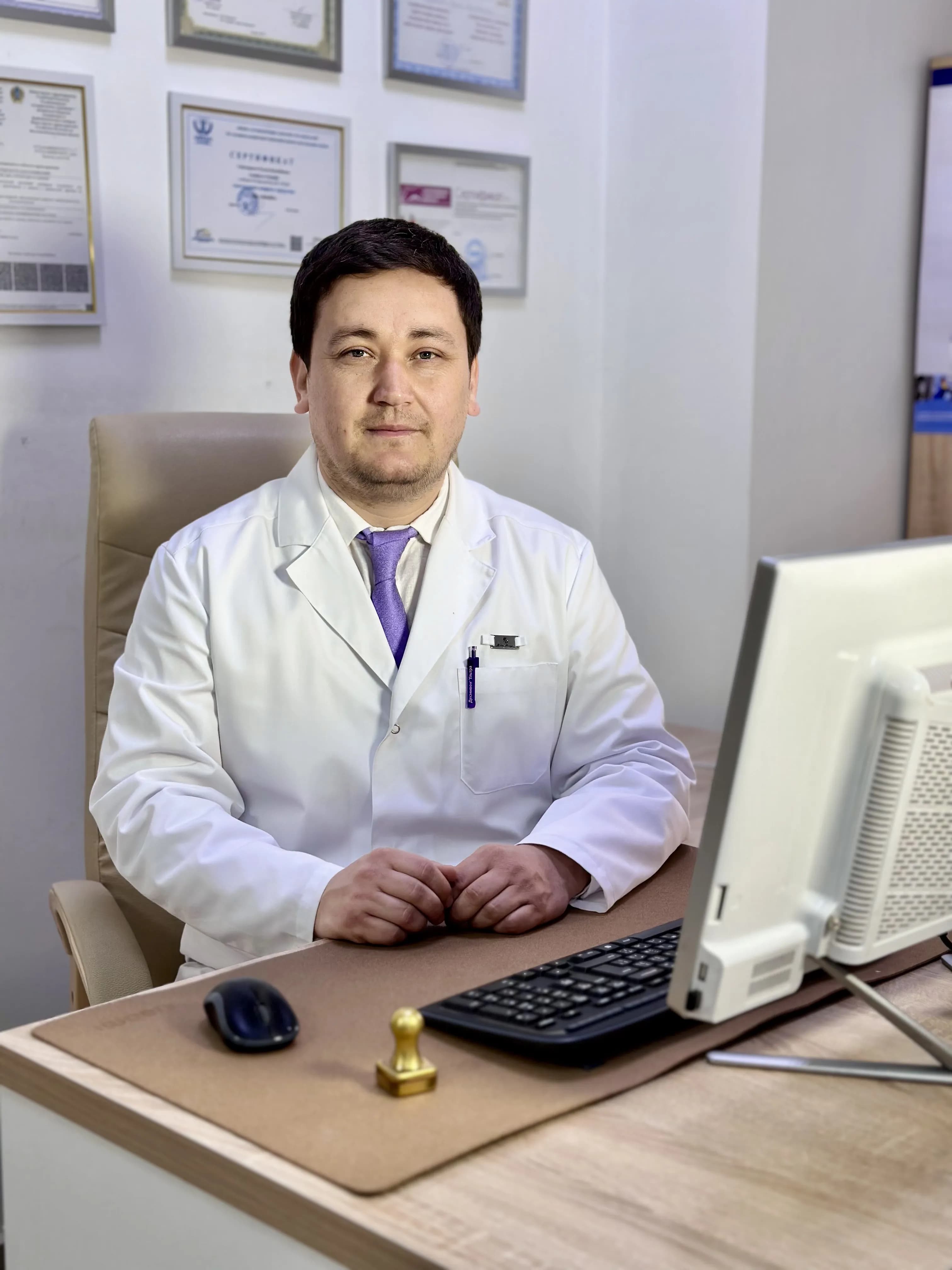 Шаг 1: консультация флеболога и УЗИ-дуплексное сканирование вен в Avenia Clinic, Алматы